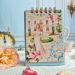 calendário_de_mesa_2025_vintage_floral_bridgerton_