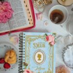 caderno devocional diario leitura da bíblia 365 dias com Deus leitura guiada cronograma flora vintage