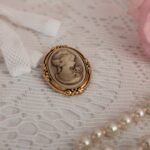 broche camafeu vintage antigo