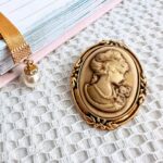 broche camafeu vintage antigo