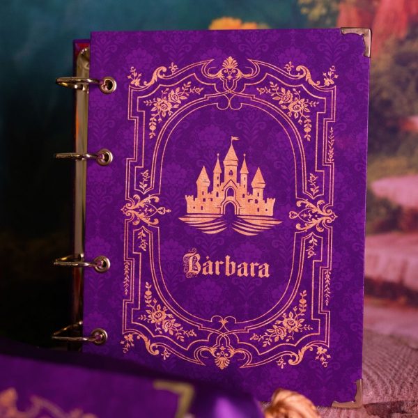 Fichário_caderno_argolado_rainha_branca_de_neve_capa_vermelha_azul_dourada_maçã_vintage_medieval_princesa_contos_fada