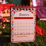 calendario_vintage_rainha_princesa_branca_neve_roxo_flor